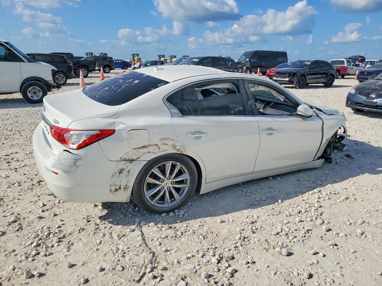 2017 Infiniti Q50 3.0T Premium - Фото 3
