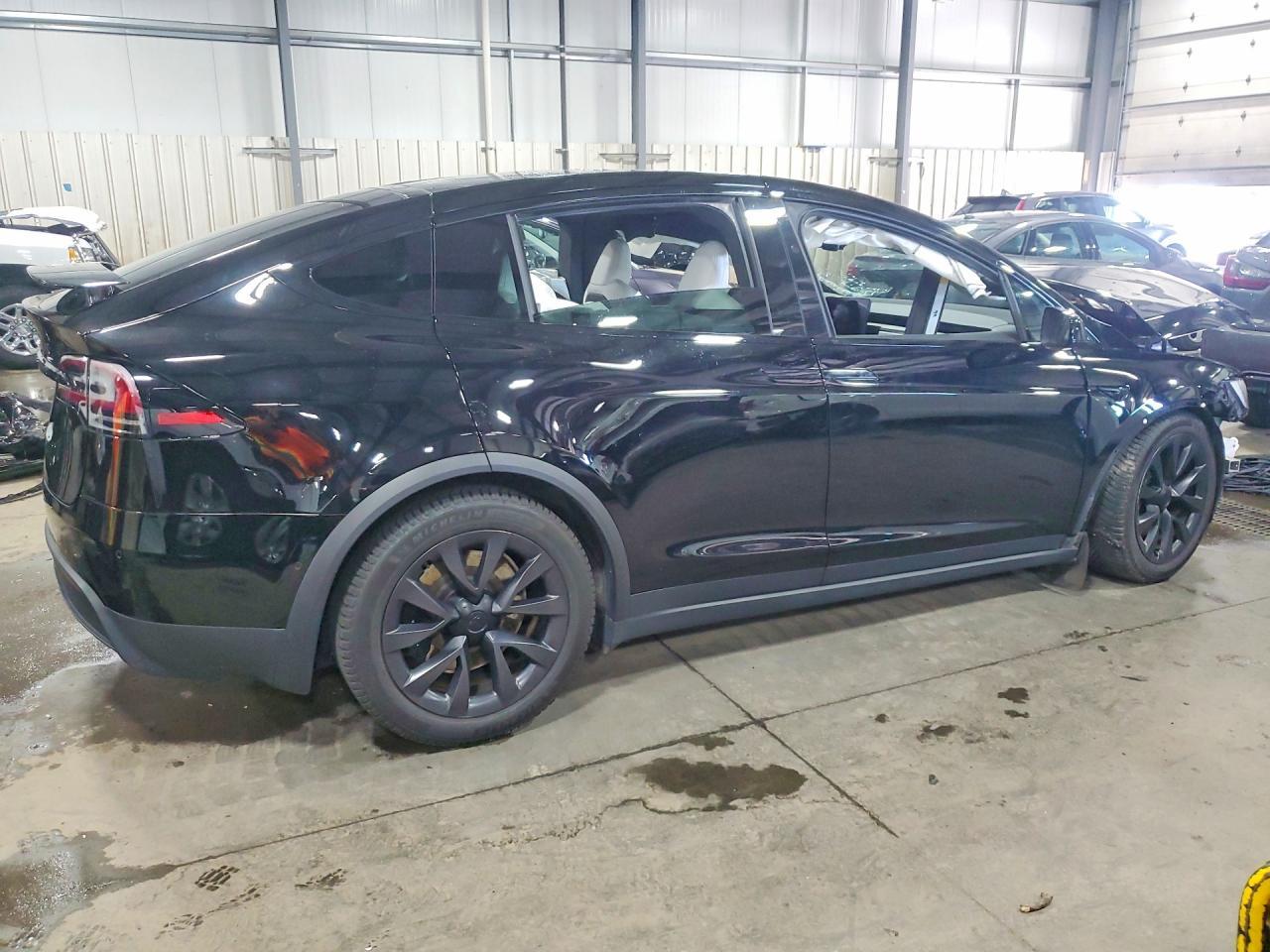 2023 Tesla Model X - Image 3