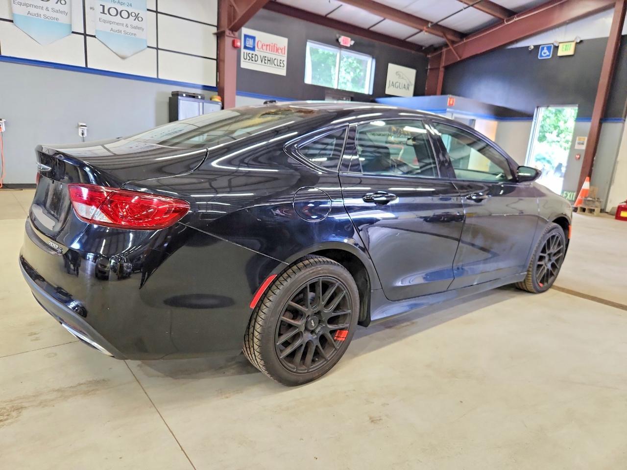 2015 Chrysler 200 S - Image 3