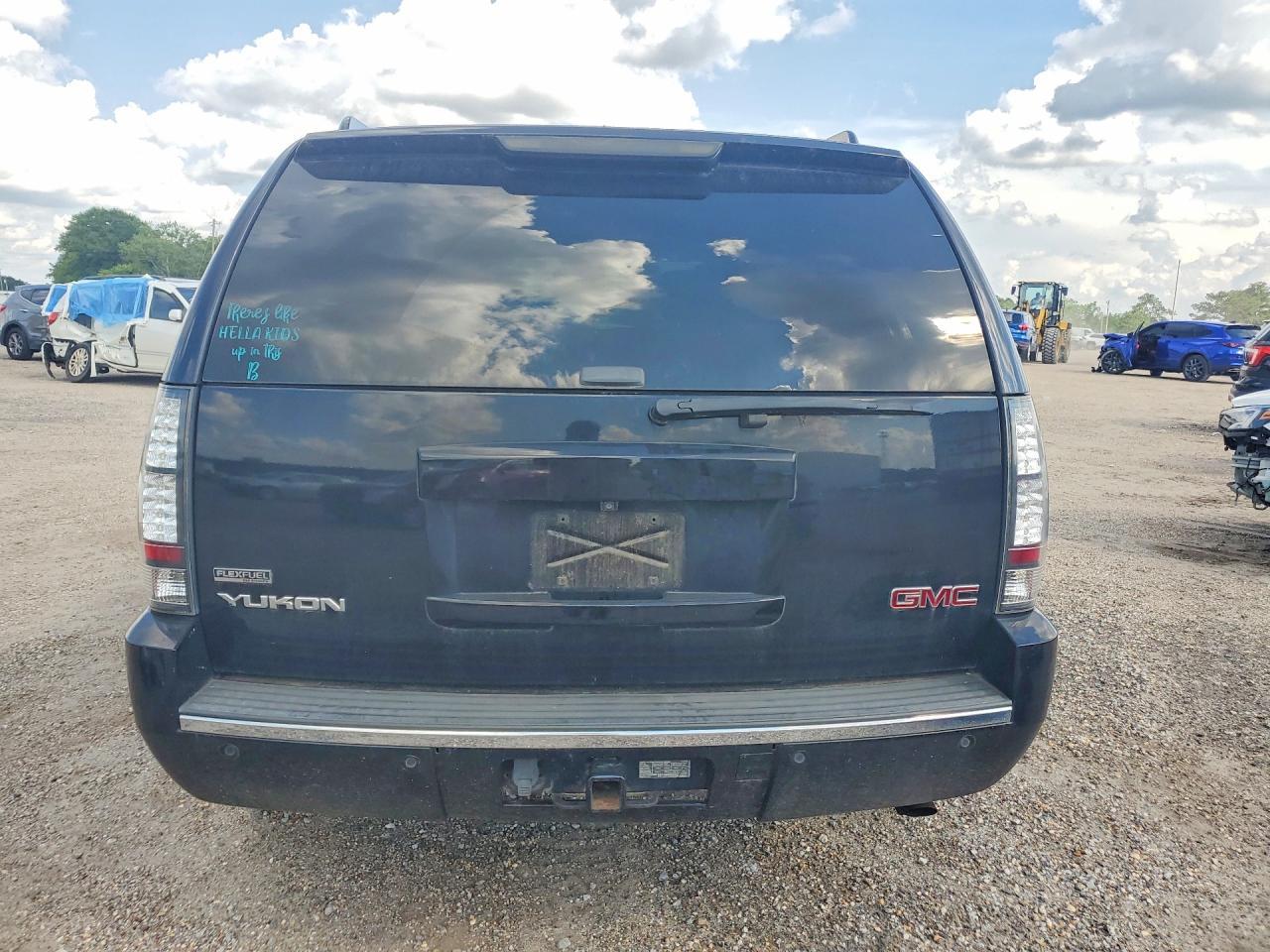 2010 GMC Yukon Denali - Image 6