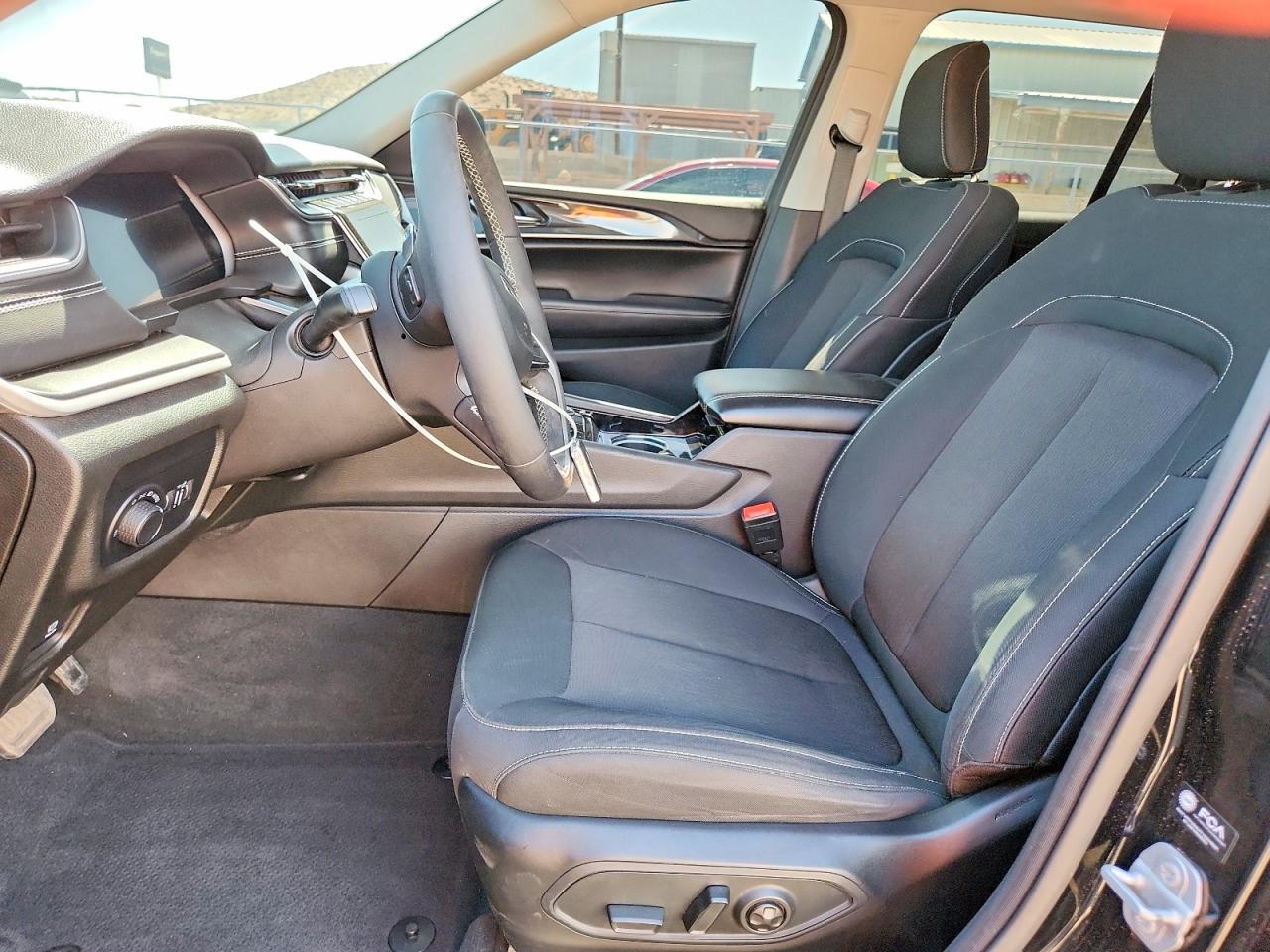 2023 Jeep Grand Cherokee Laredo/Altitude - Фото 7