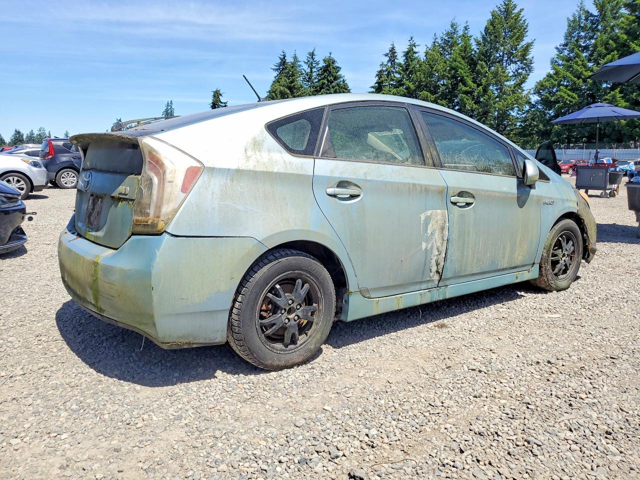 2013 Toyota Prius Two - Фото 3