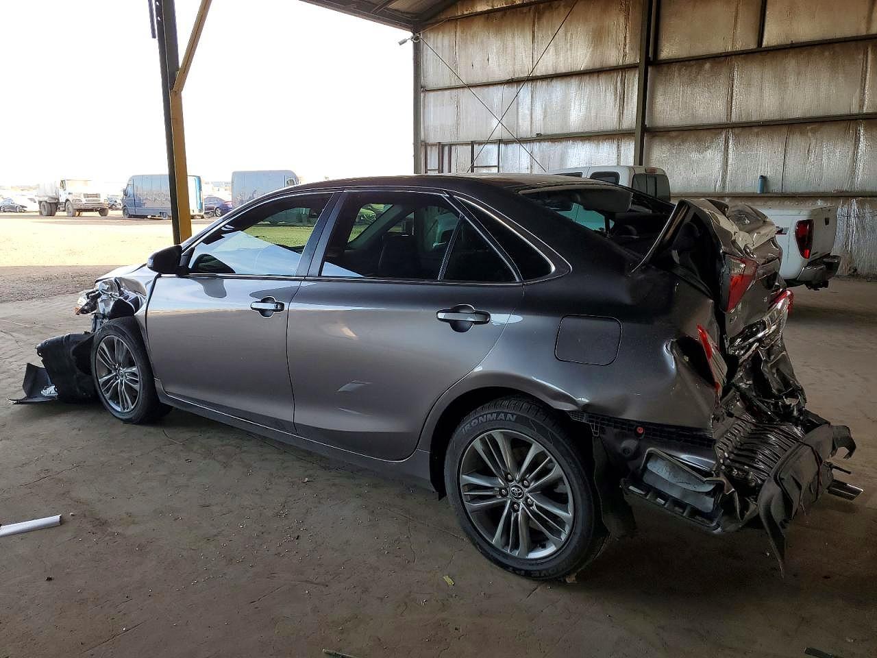 2015 Toyota Camry Se - Image 2