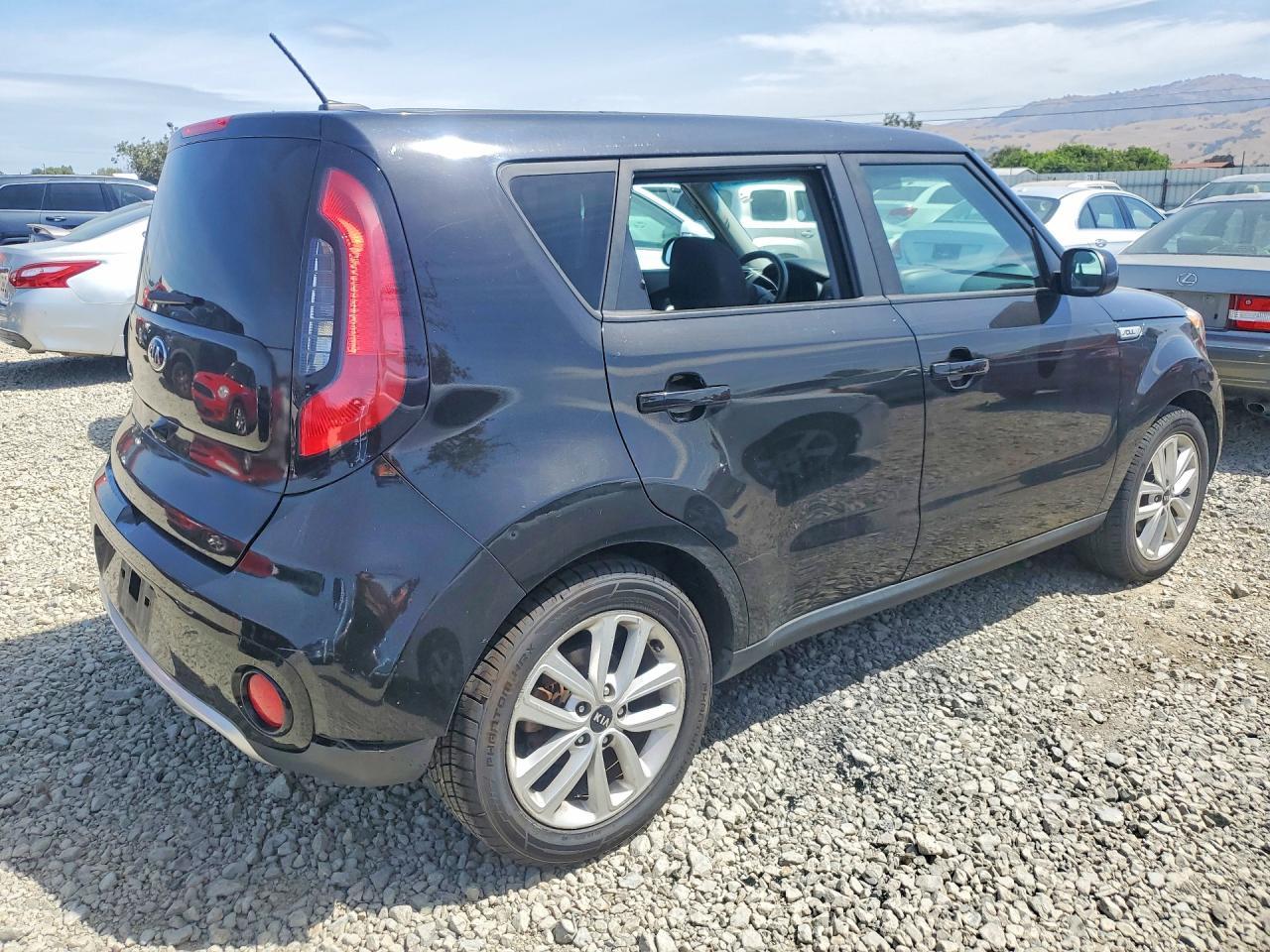 2018 Kia Soul + - Image 3
