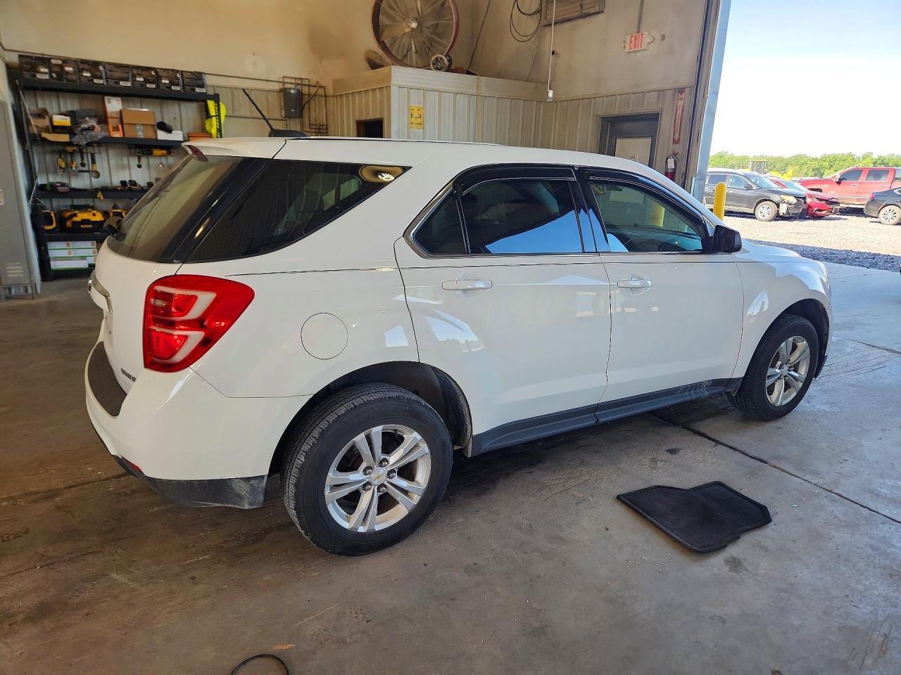 2016 Chevrolet Equinox Ls - Image 3