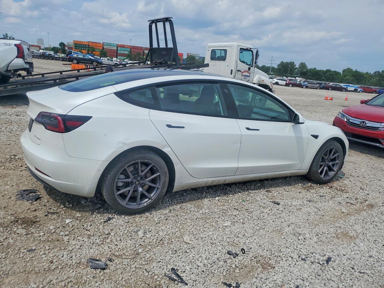 2022 Tesla Model 3 - Фото 3
