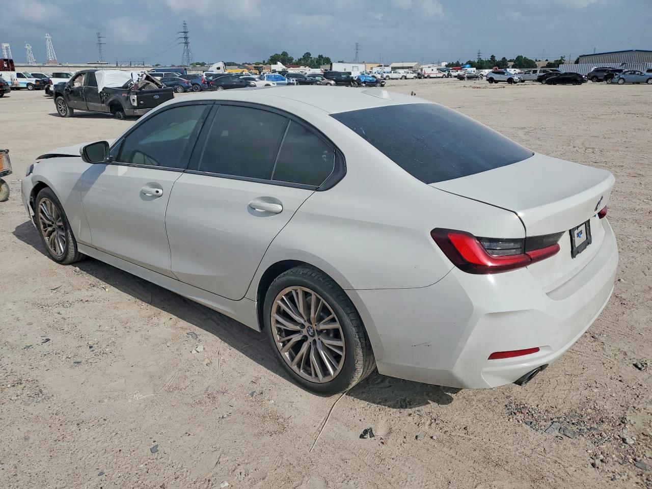 2023 BMW 330I - Фото 2