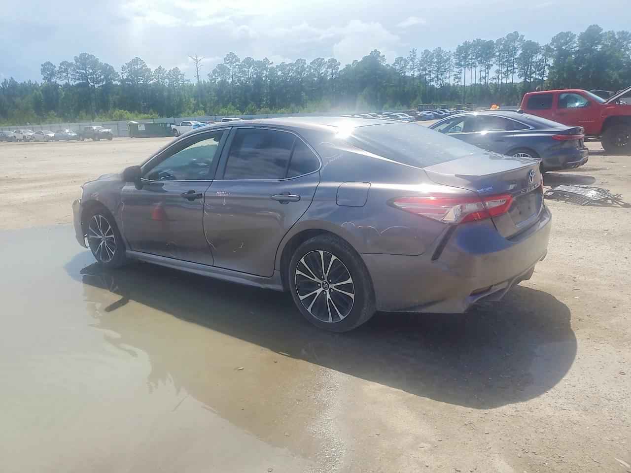 2018 Toyota Camry Se - Image 2