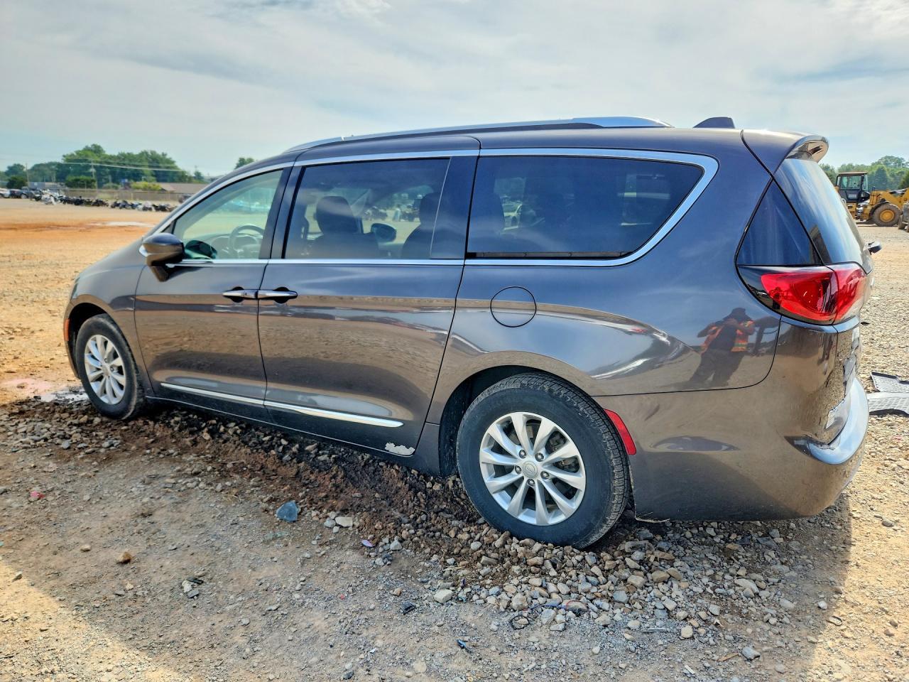 2019 Chrysler Pacifica Touring L - Image 2