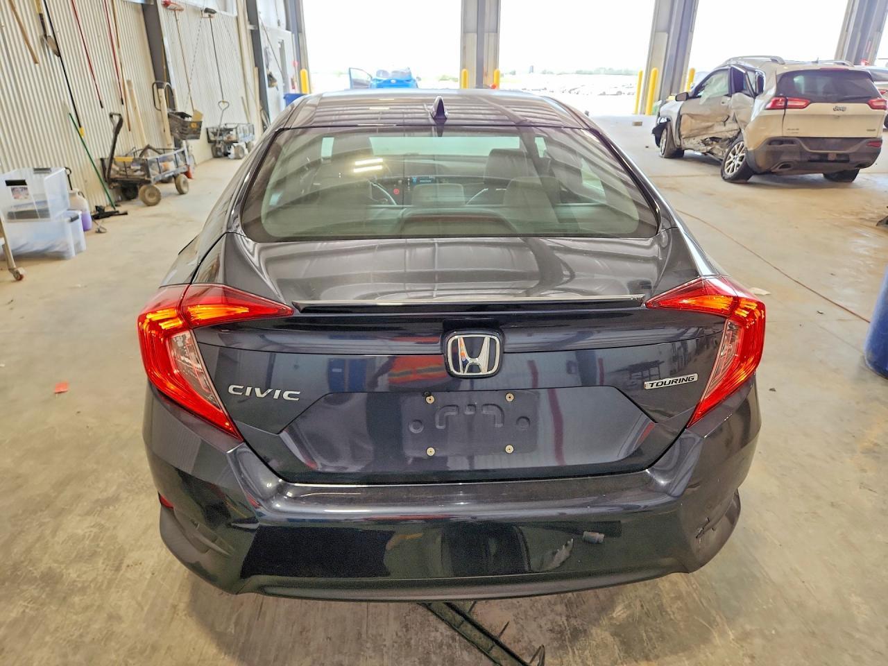 2018 Honda Civic Touring - Фото 6