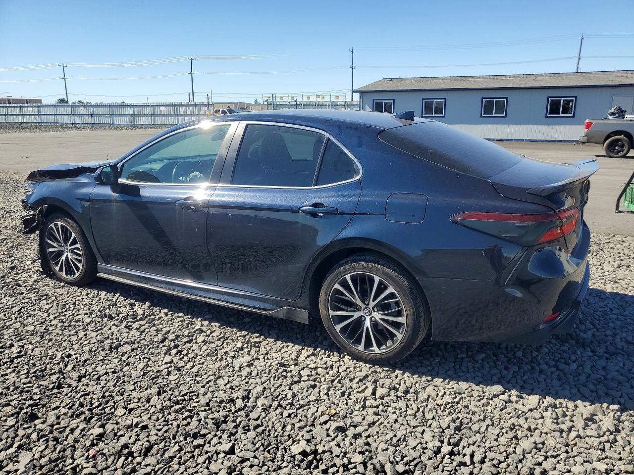 2020 Toyota Camry Se - Фото 2