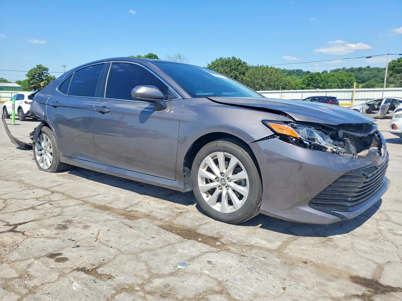 2019 Toyota Camry Le - Фото 4