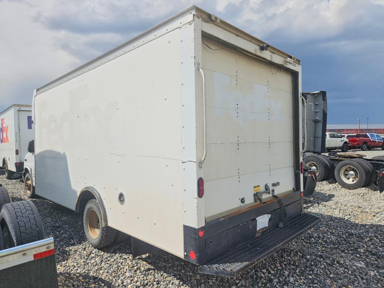 2021 Chevrolet Express G4500 - Фото 2