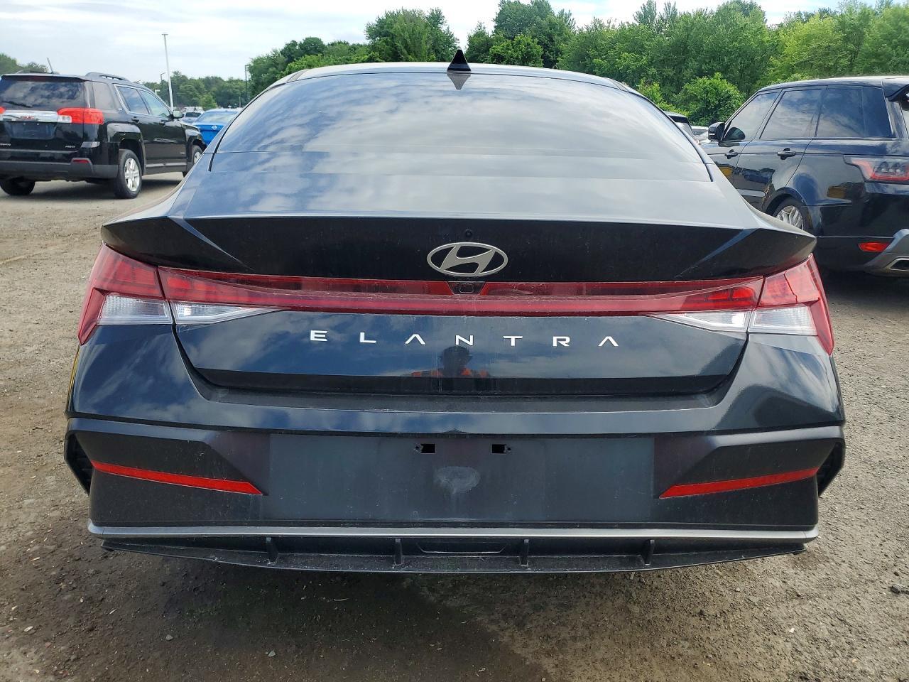 2025 Hyundai Elantra Sel Convenience - Image 6