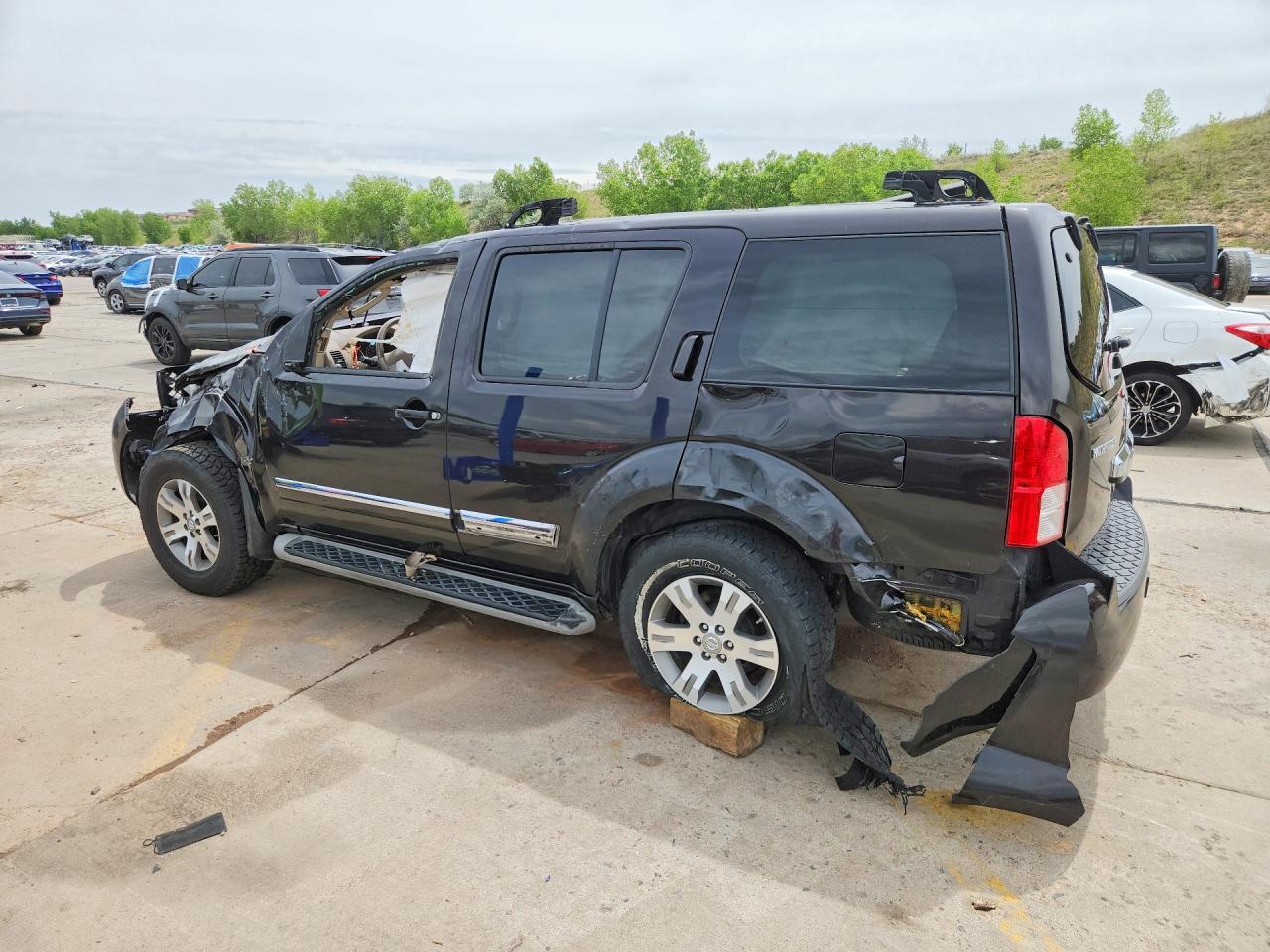 2011 Nissan Pathfinder S - Фото 2