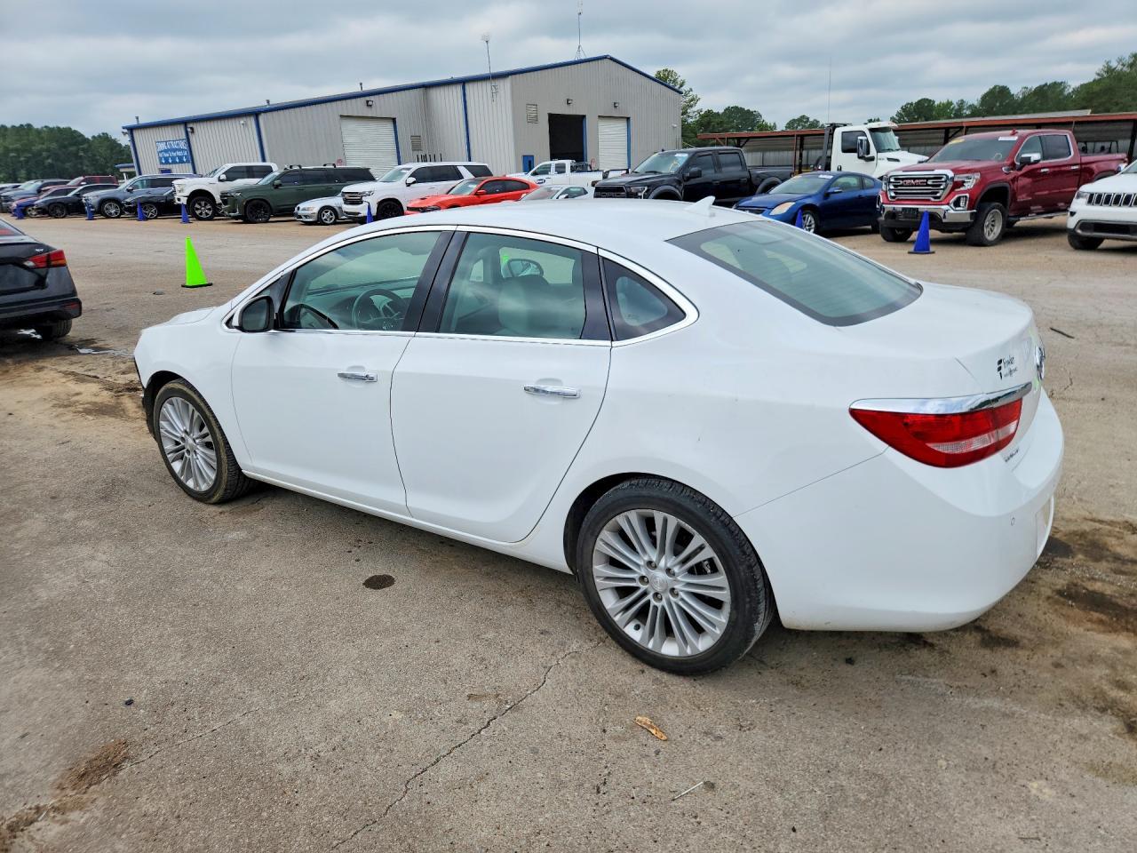 2013 Buick Verano Convenience - Фото 2