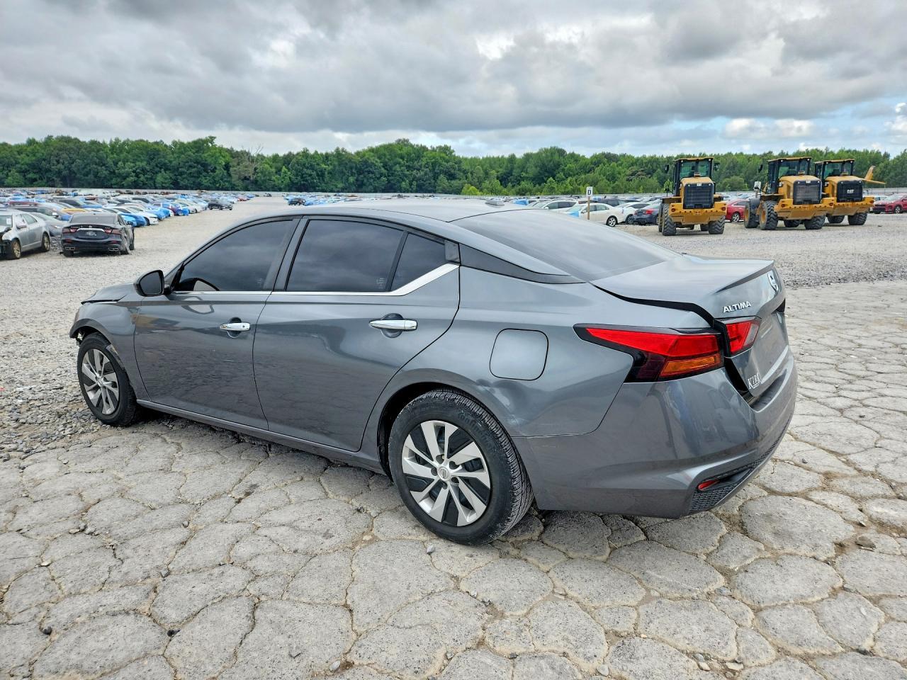 2020 Nissan Altima S - Фото 2