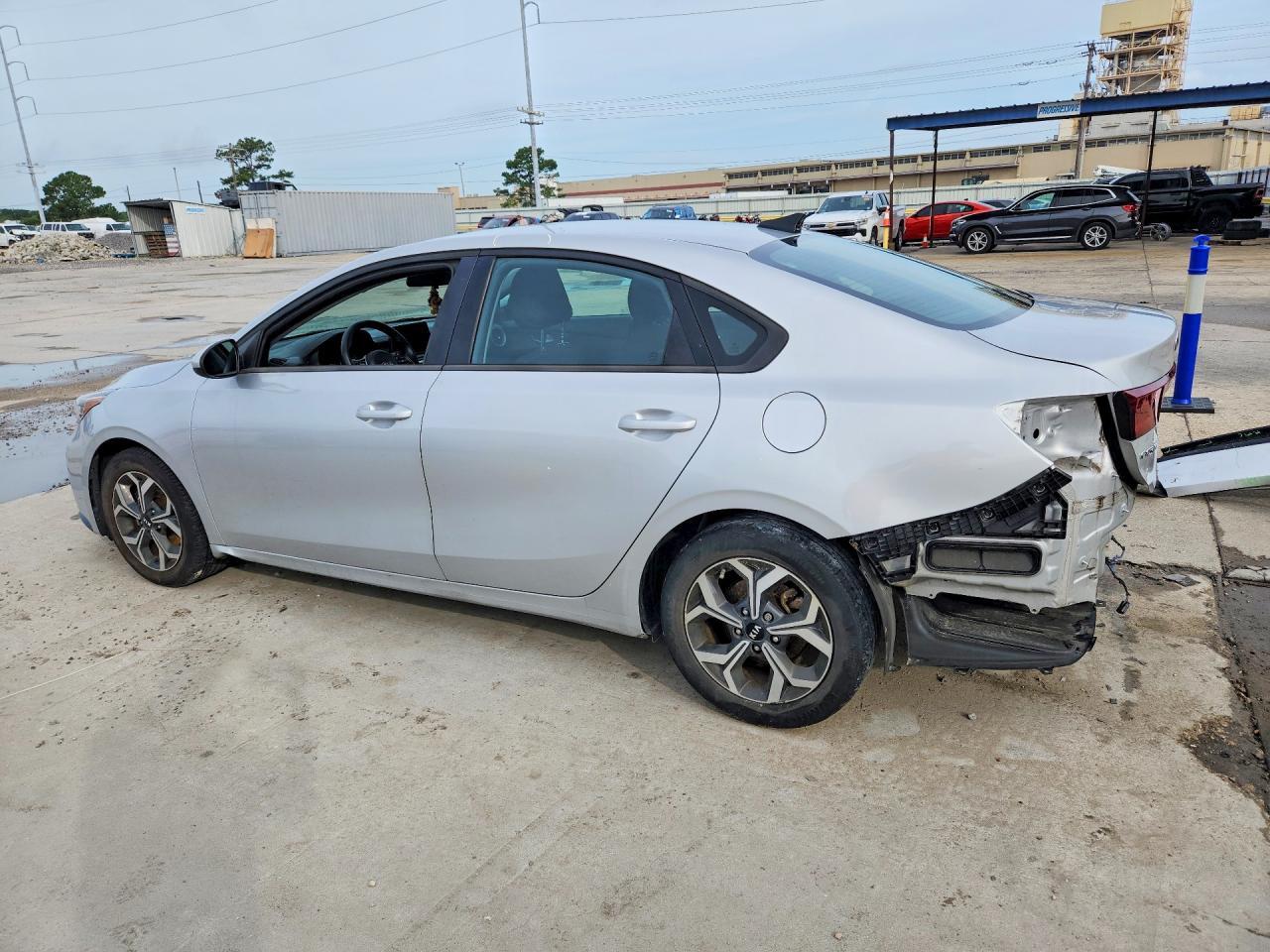 2021 Kia Forte Lxs - Image 2