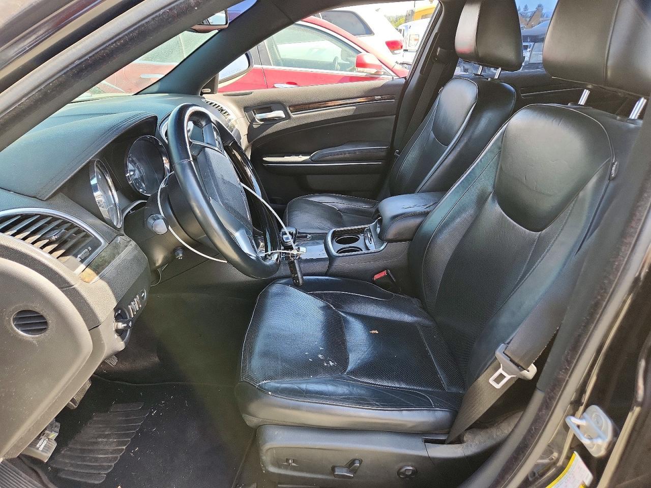 2013 Chrysler 300C - Image 7