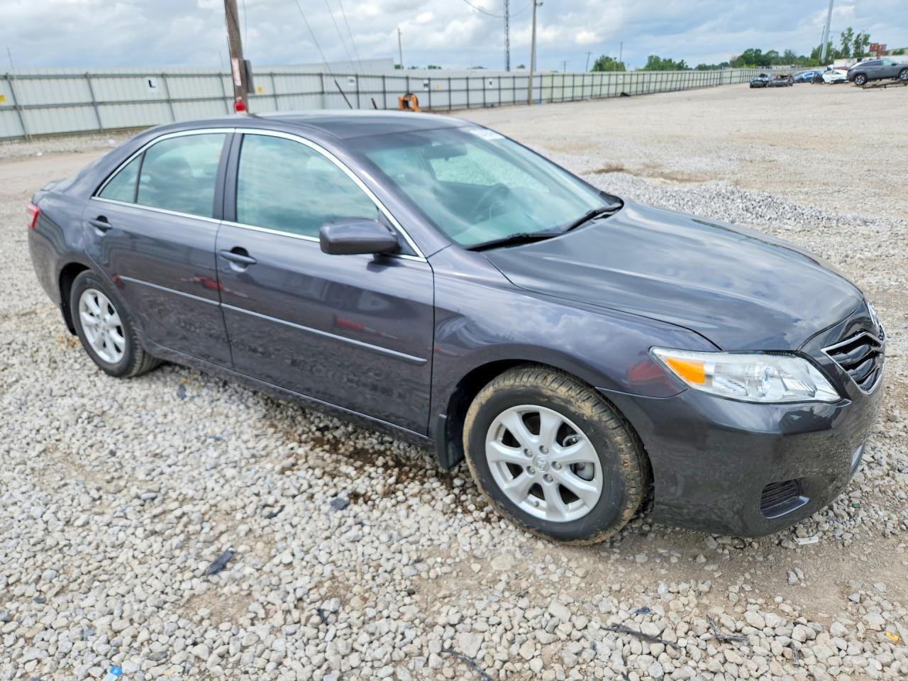 2011 Toyota Camry Le - Image 4