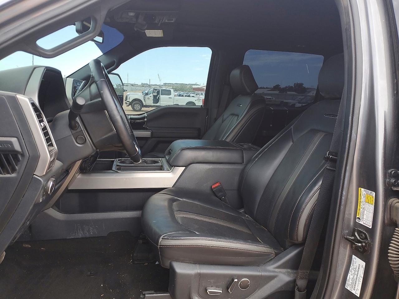 2022 Ford F350 Super Duty - Image 7