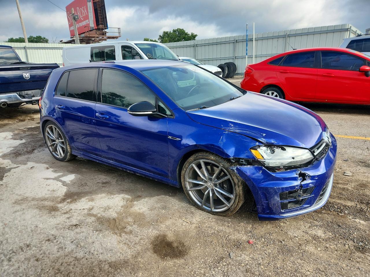 2017 Volkswagen Golf R - Image 4
