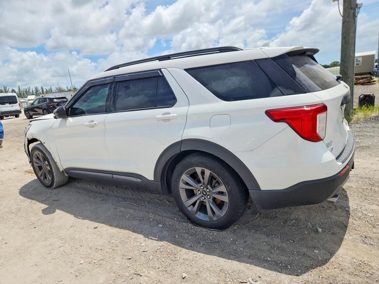 2022 Ford Explorer Xlt - Фото 2