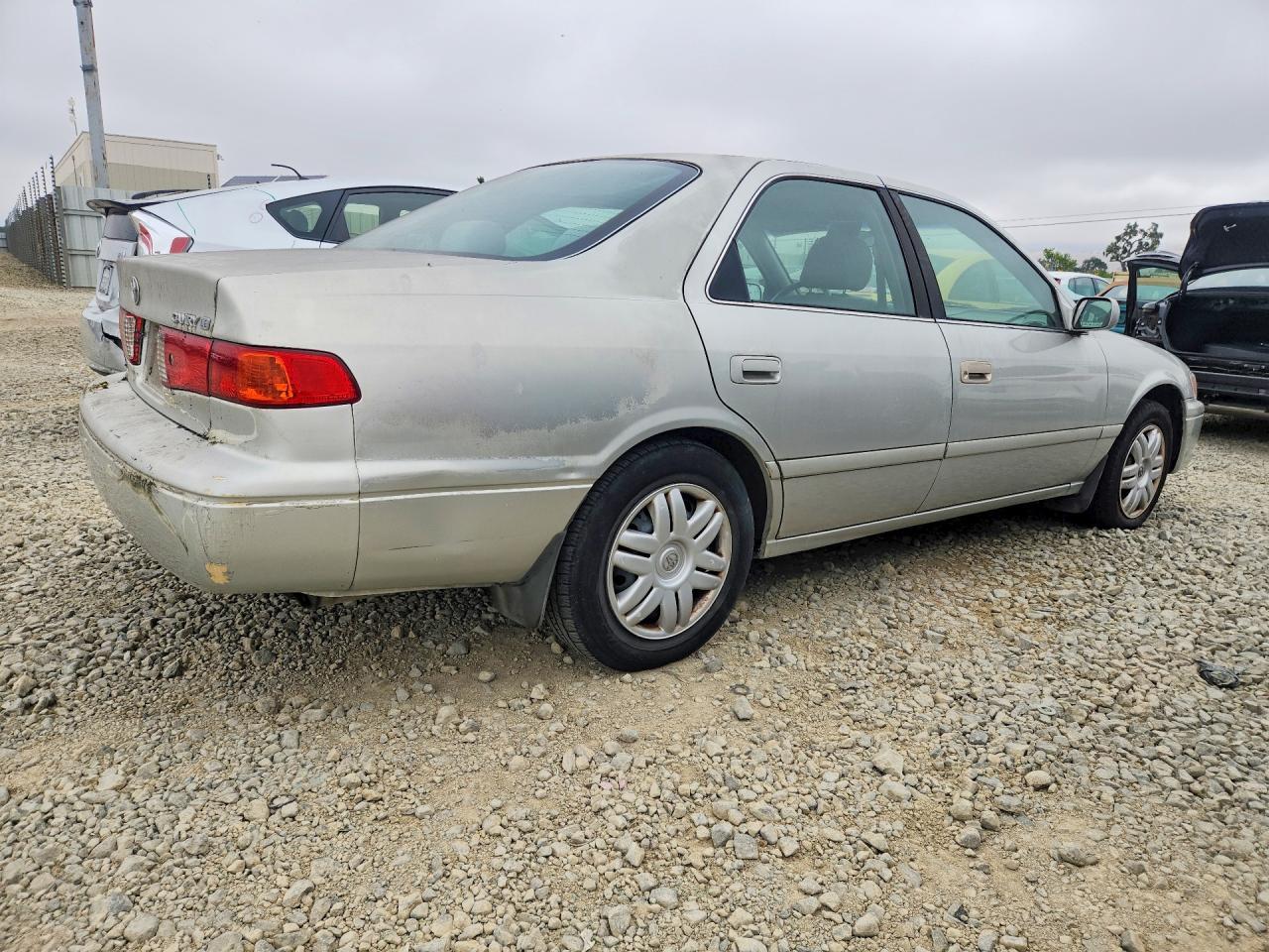 2000 Toyota Camry Le - Фото 3