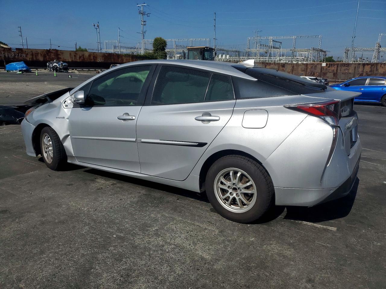 2016 Toyota Prius Two - Фото 2