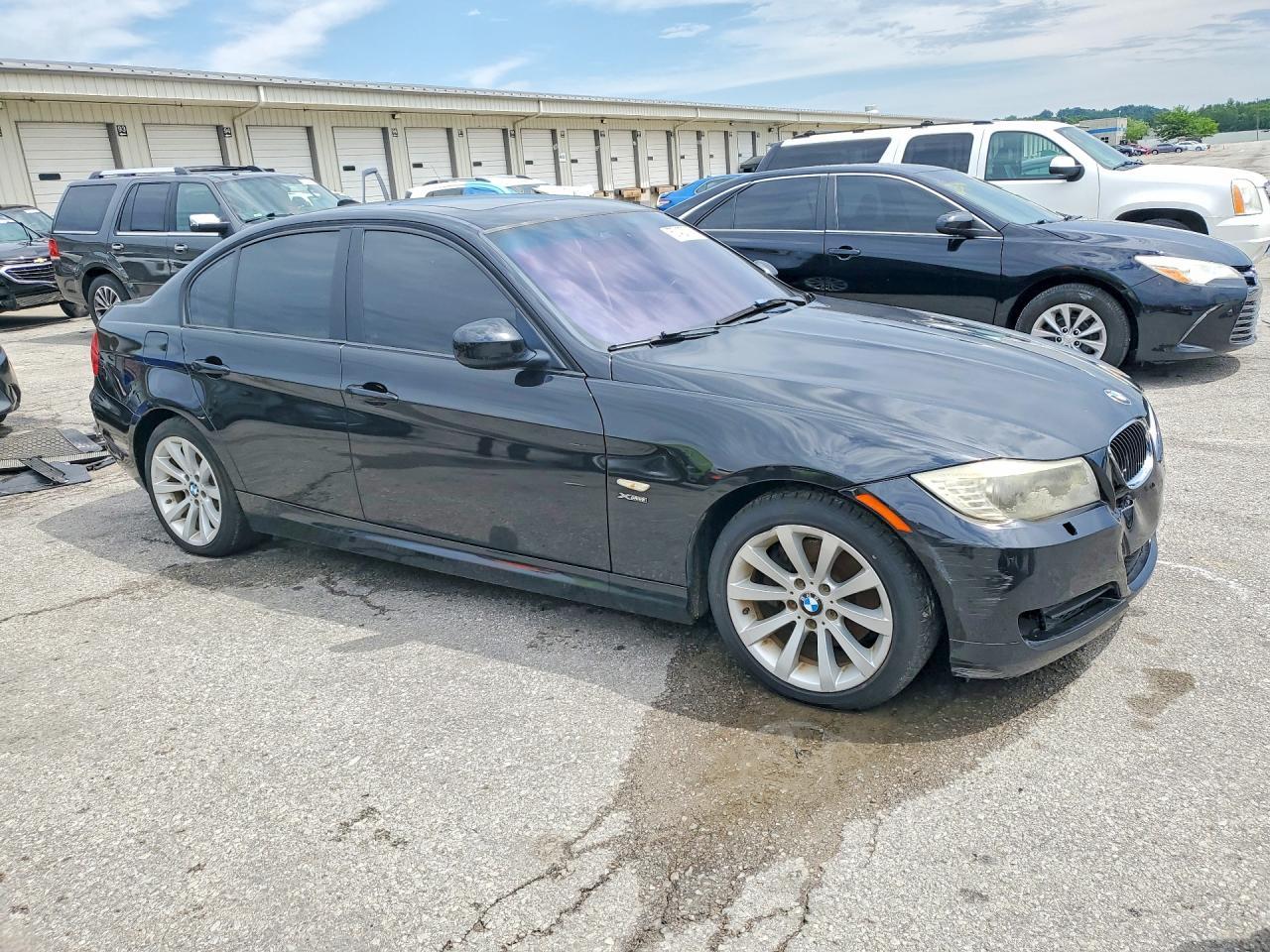 2011 BMW 328 Xi Sulev - Image 4