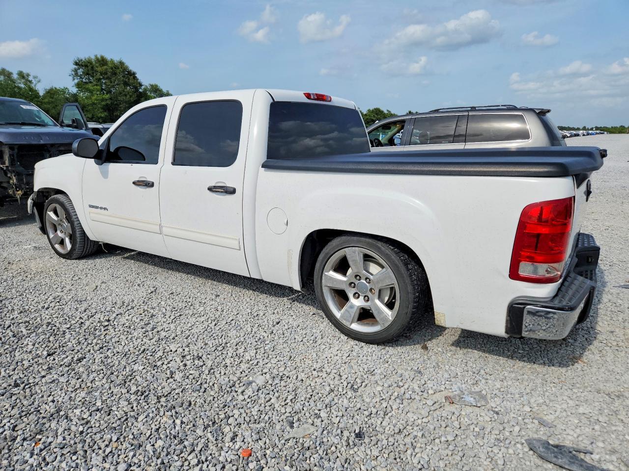 2012 GMC Sierra - Image 2