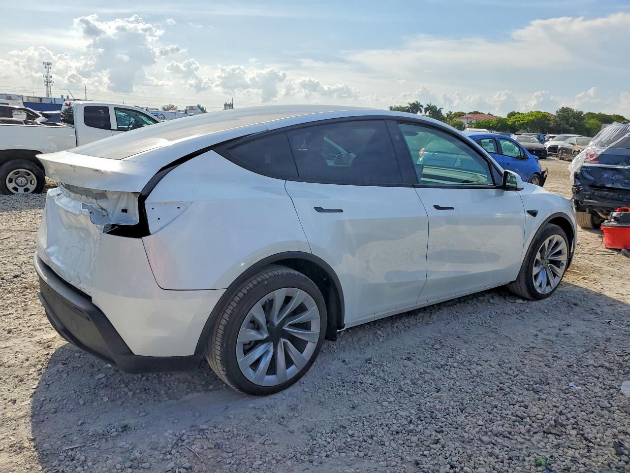 2026 Tesla Model Y - Image 3
