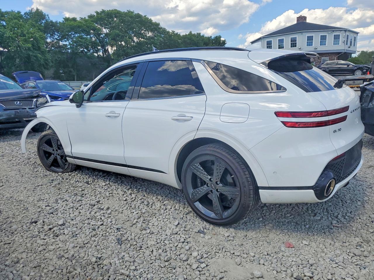 2024 Genesis Gv70 2.5T Standard - Image 2