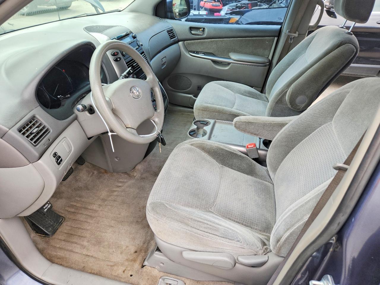 2009 Toyota Sienna Ce 7-Passenger - Фото 7