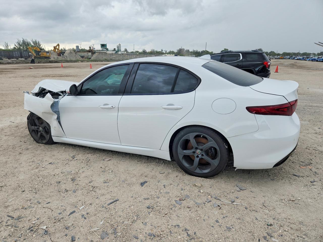 2017 Alfa Romeo Giulia - Image 2