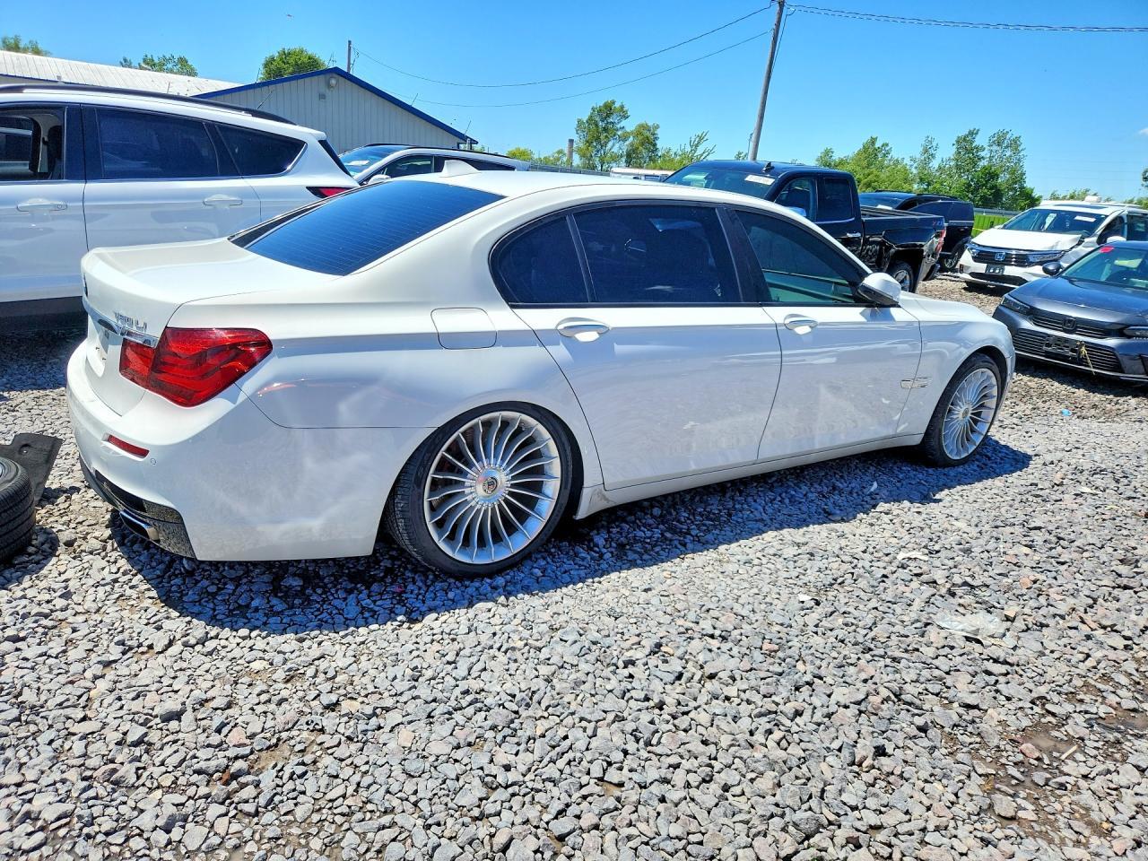 2013 BMW 750 Li - Фото 3