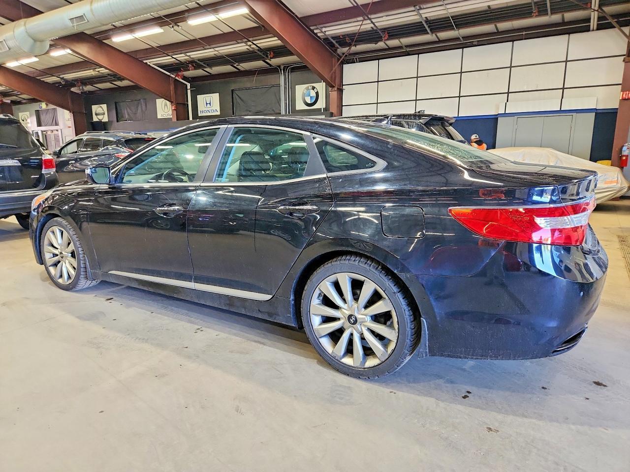 2014 Hyundai Azera Limited - Image 2