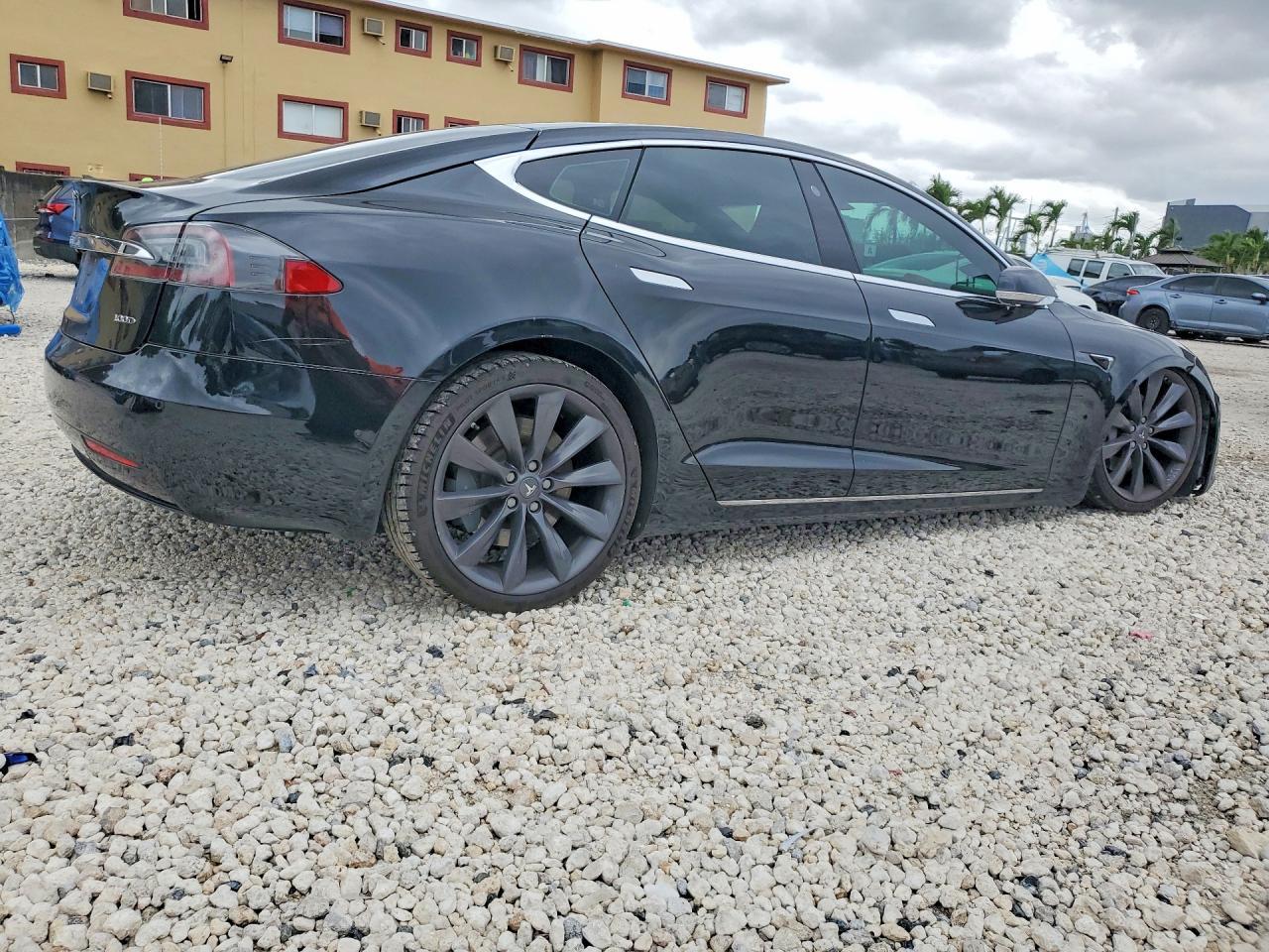 2017 Tesla Model S - Image 3