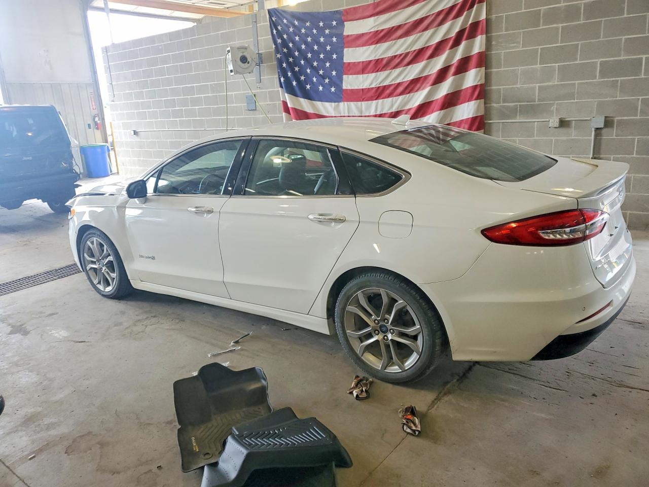 2019 Ford Fusion Titanium - Image 2