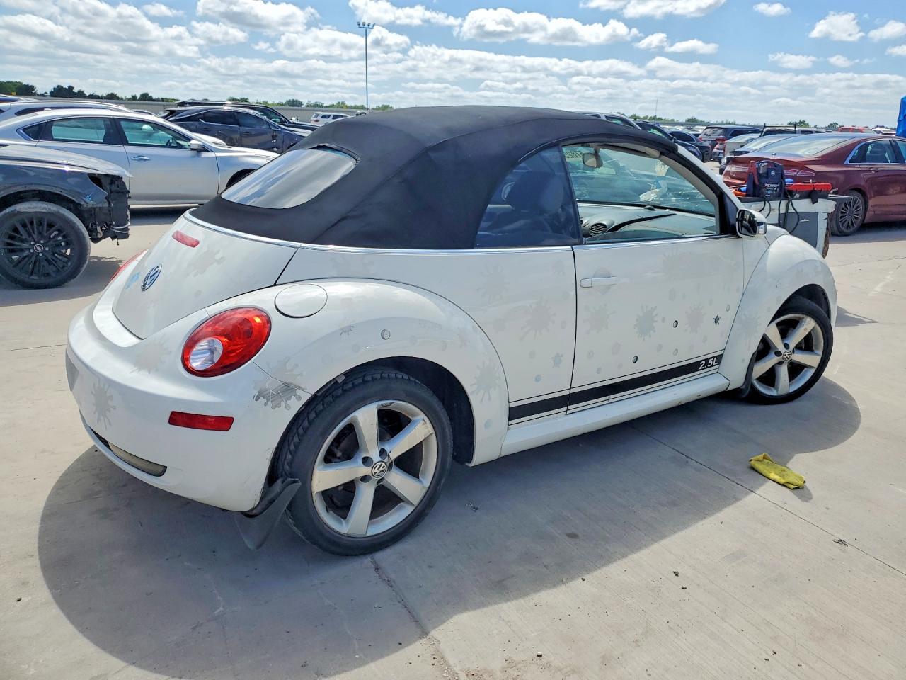 2007 Volkswagen New Beetle Triple White - Image 3