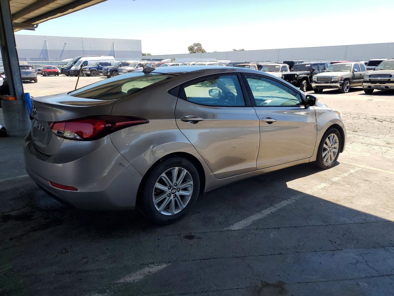 2015 Hyundai Elantra Se - Фото 3