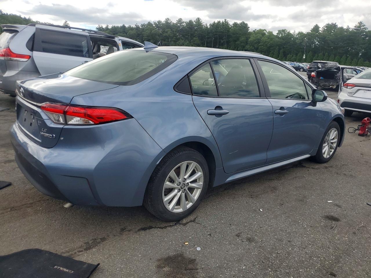 2023 Toyota Corolla Hybrid Le - Image 3