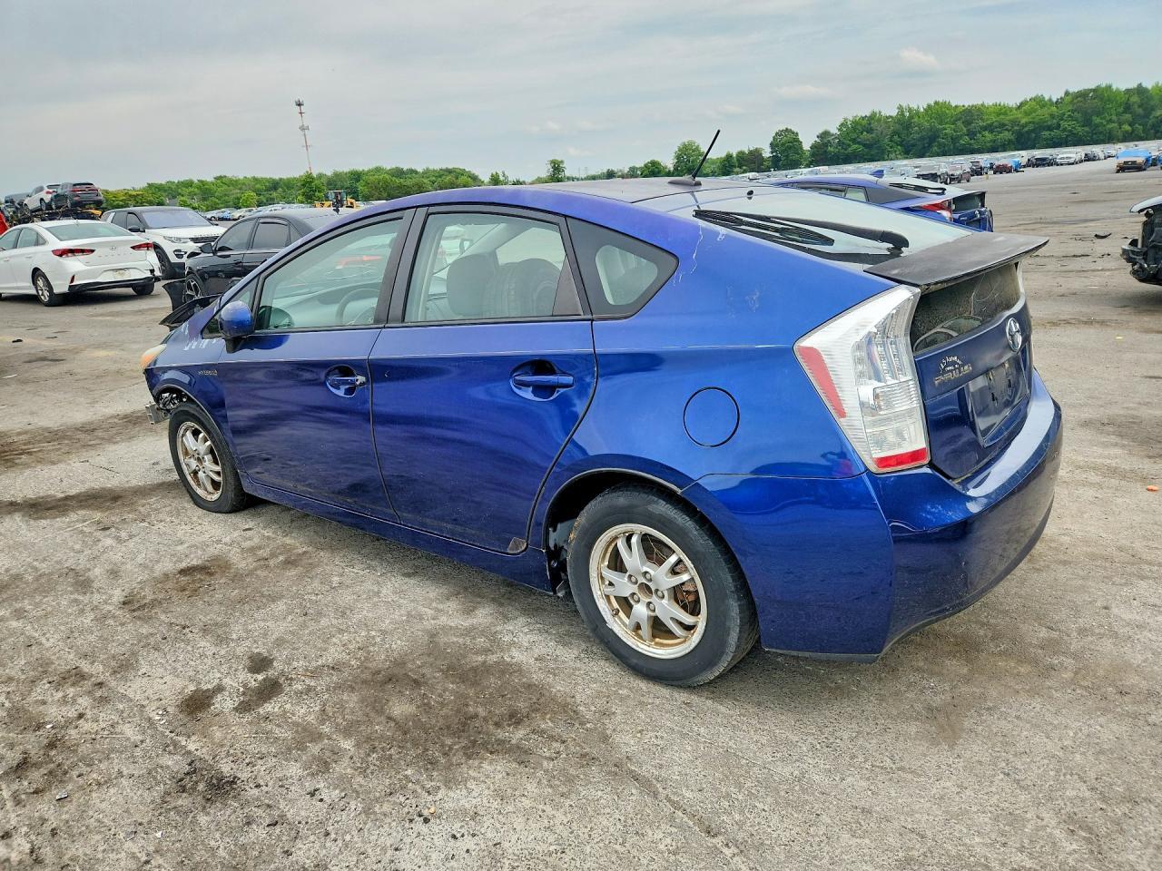 2010 Toyota Prius Iii - Фото 2