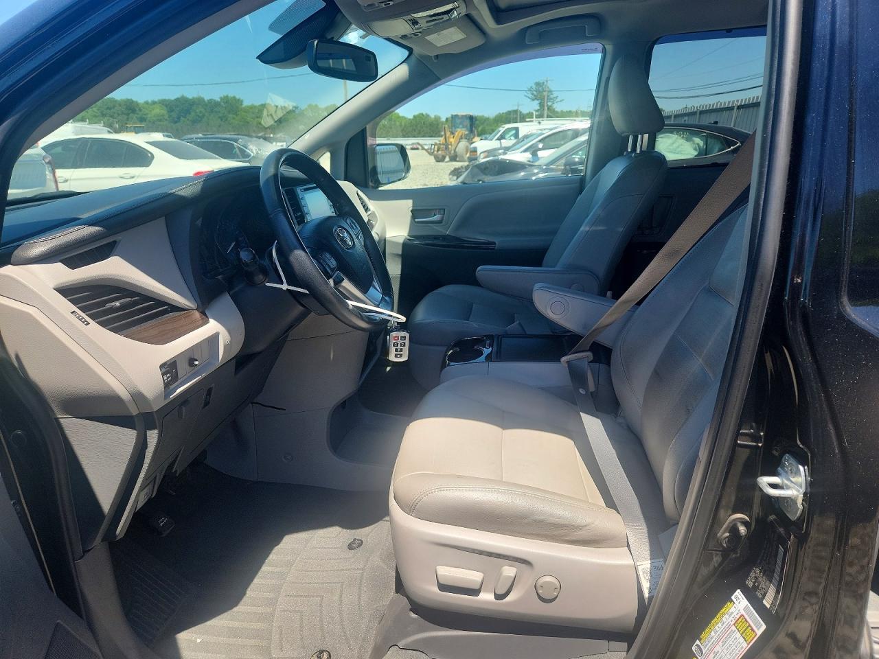 2020 Toyota Sienna Xle 8-Passenger - Фото 7