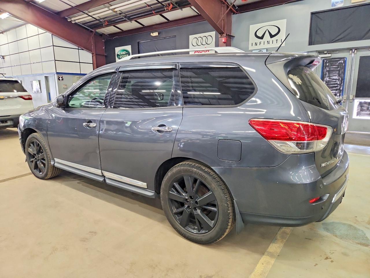 2013 Nissan Pathfinder S - Image 2