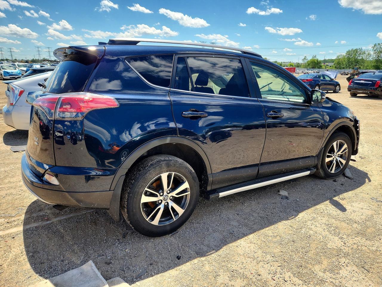 2018 Toyota Rav4 Xle - Image 3