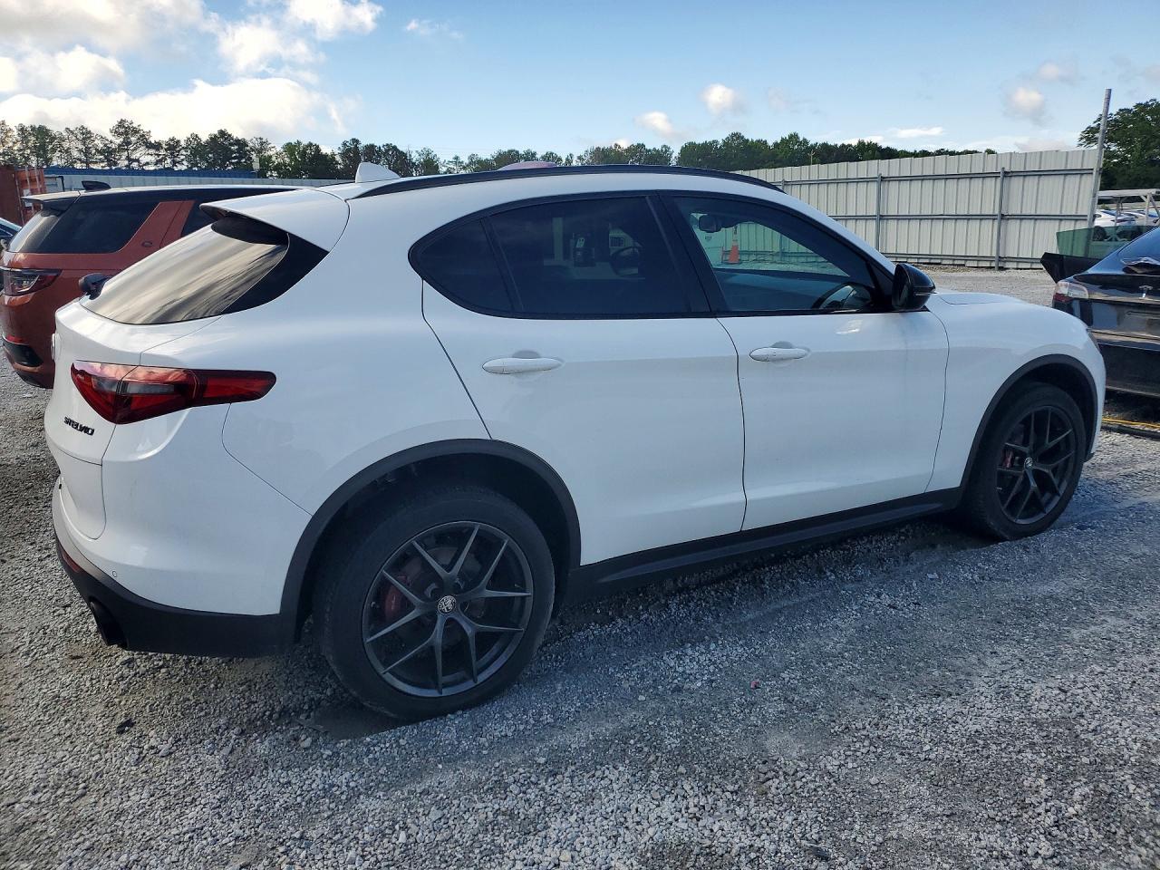 2020 Alfa Romeo Stelvio - Фото 3