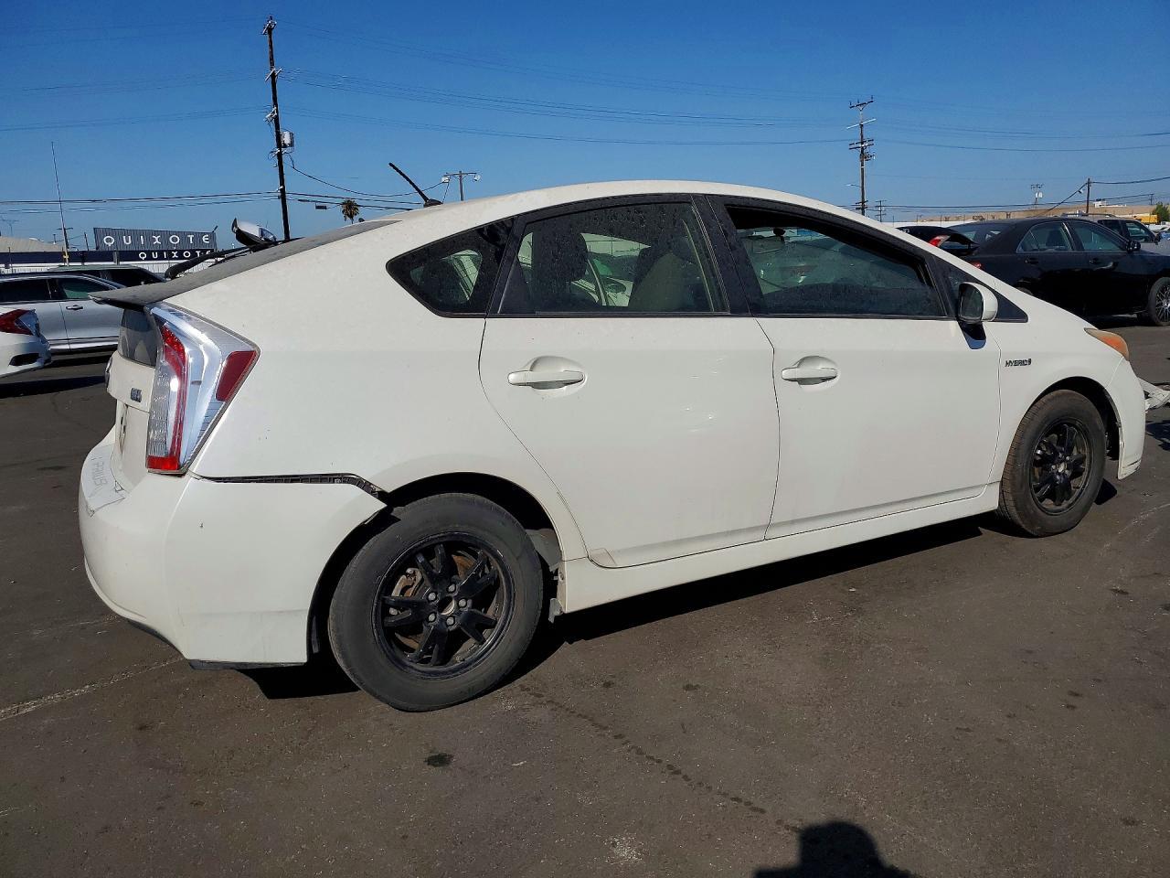 2013 Toyota Prius Two - Фото 3