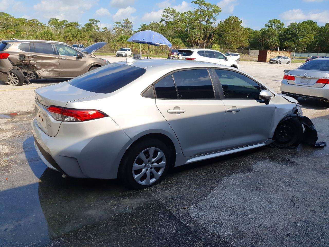 2022 Toyota Corolla Le - Image 3