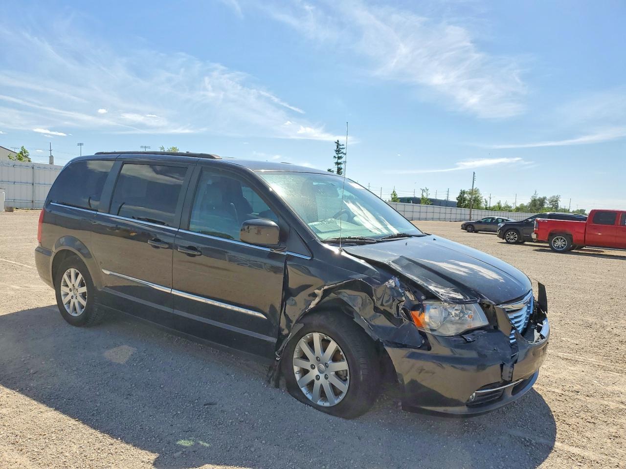 2015 Chrysler Town & Country Touring - Image 4